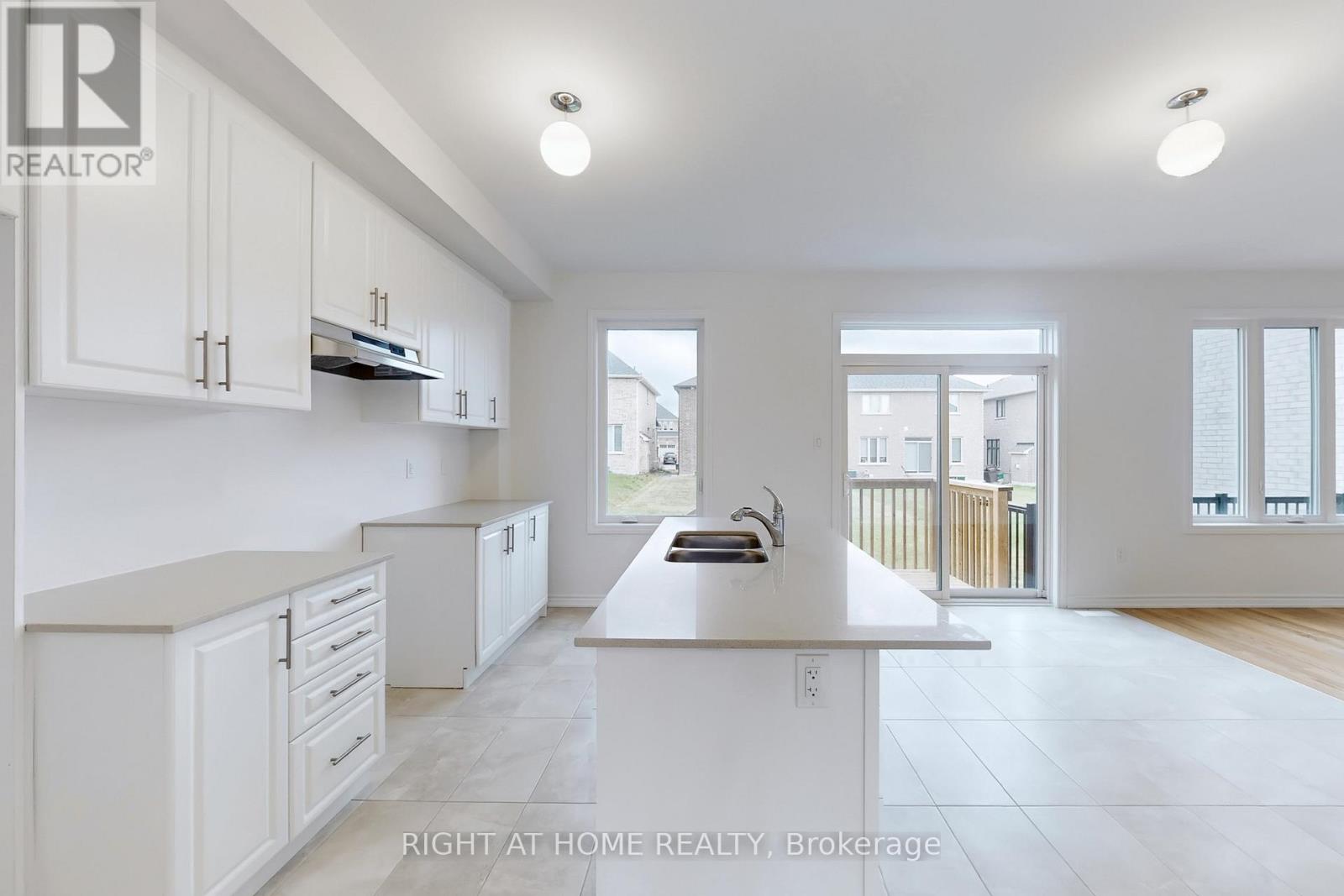 40 Ainslie Hill Crescent, Georgina, Ontario  L0E 1R0 - Photo 9 - N12697910