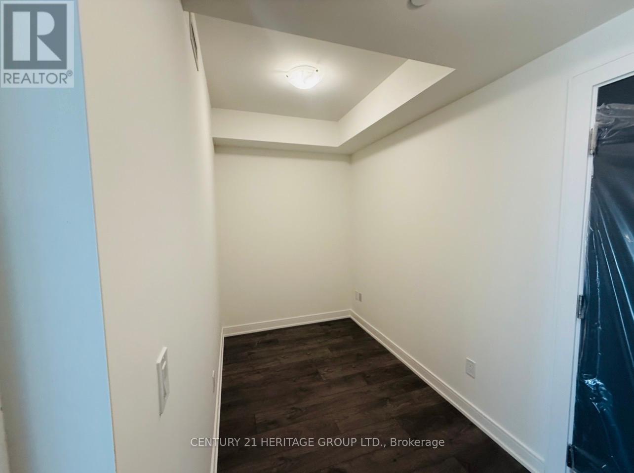 1002 - 705 Davis Drive, Newmarket, Ontario  L3Y 9J1 - Photo 3 - N12697944