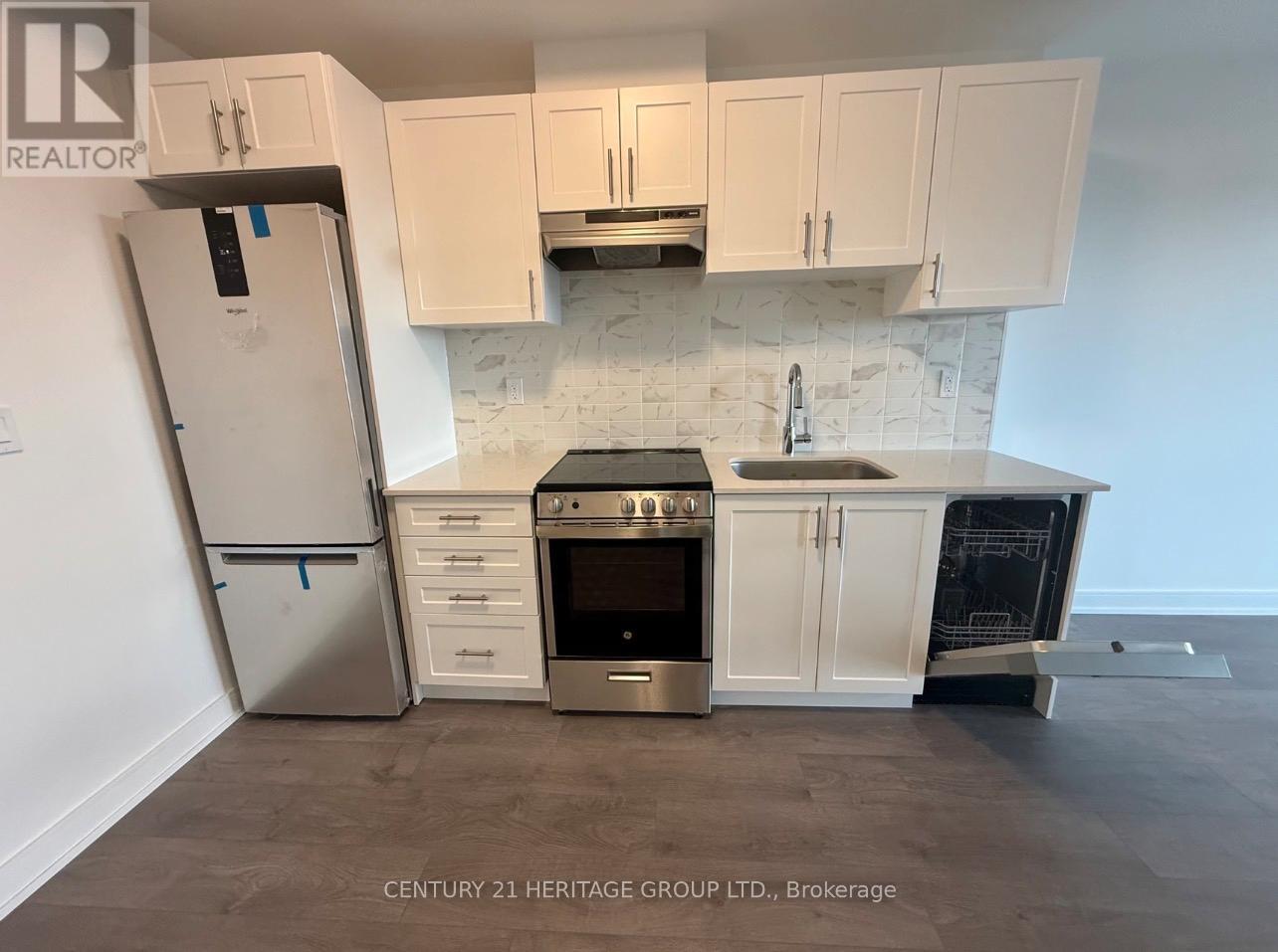 1002 - 705 Davis Drive, Newmarket, Ontario  L3Y 9J1 - Photo 5 - N12697944