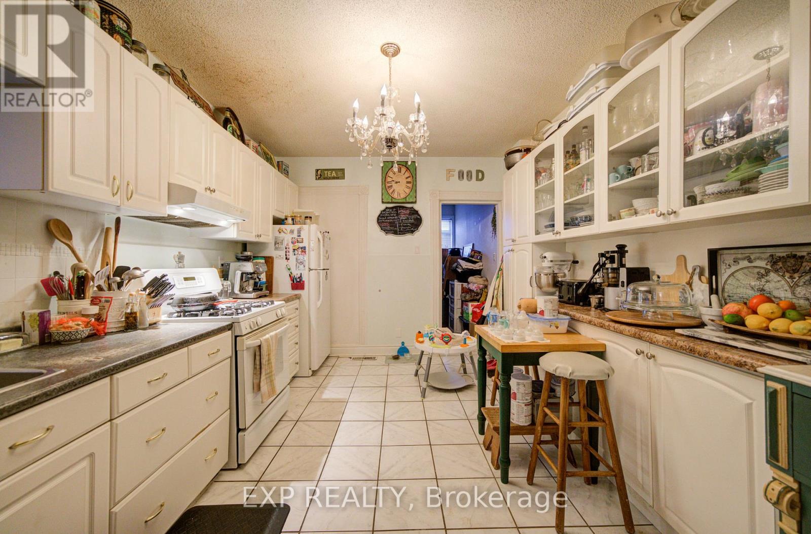 80 Uxbridge Avenue, Toronto, Ontario  M6N 2Y2 - Photo 10 - W12681684