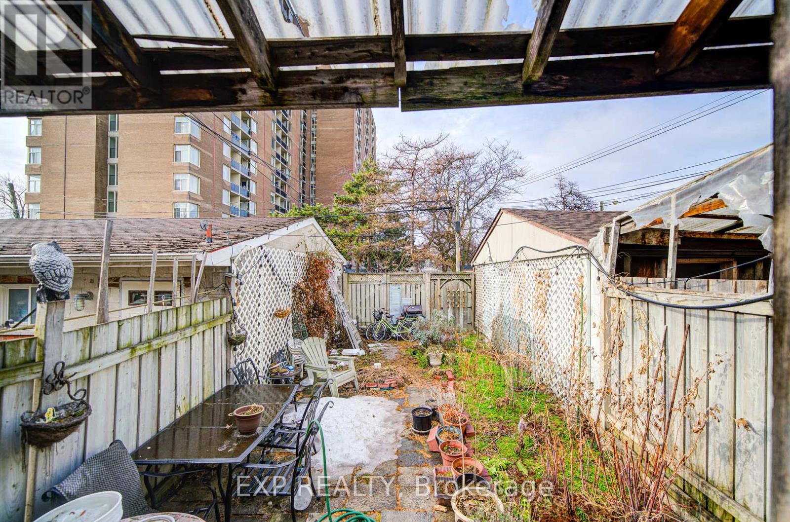 80 Uxbridge Avenue, Toronto, Ontario  M6N 2Y2 - Photo 24 - W12681684