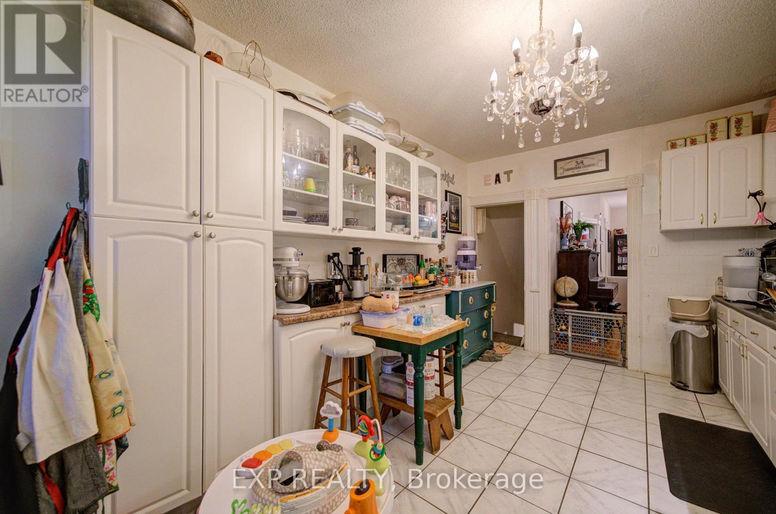 80 Uxbridge Avenue, Toronto, Ontario  M6N 2Y2 - Photo 11 - W12681684