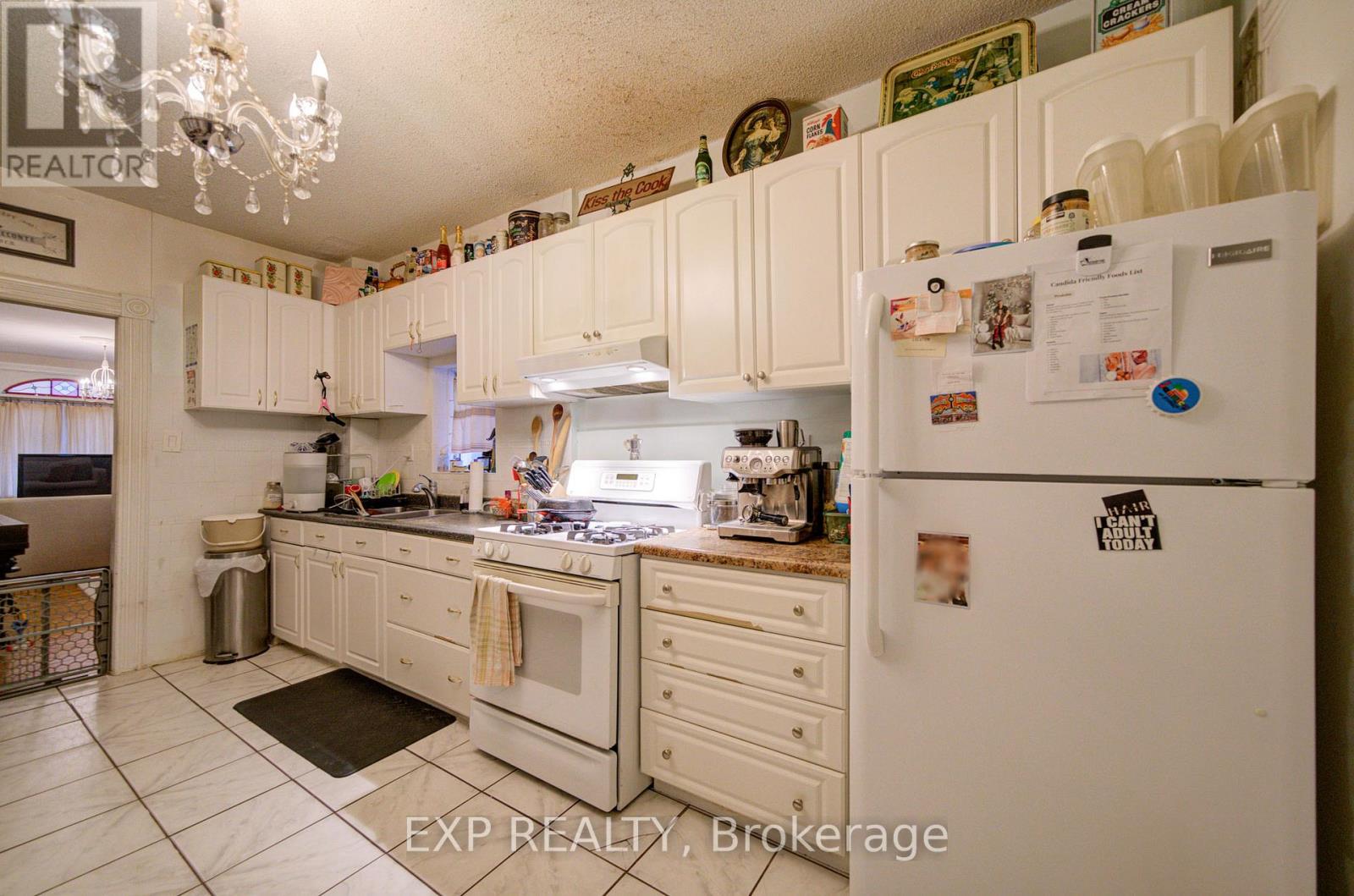 80 Uxbridge Avenue, Toronto, Ontario  M6N 2Y2 - Photo 13 - W12681684