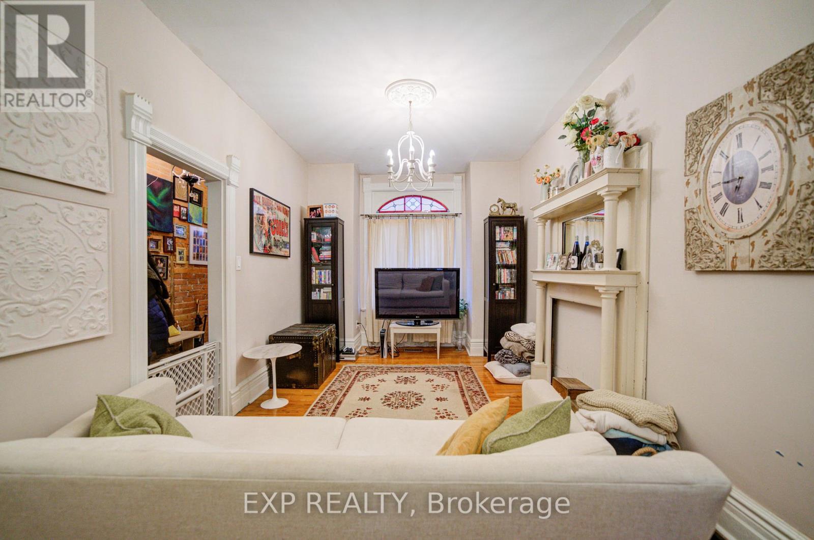 80 Uxbridge Avenue, Toronto, Ontario  M6N 2Y2 - Photo 5 - W12681684