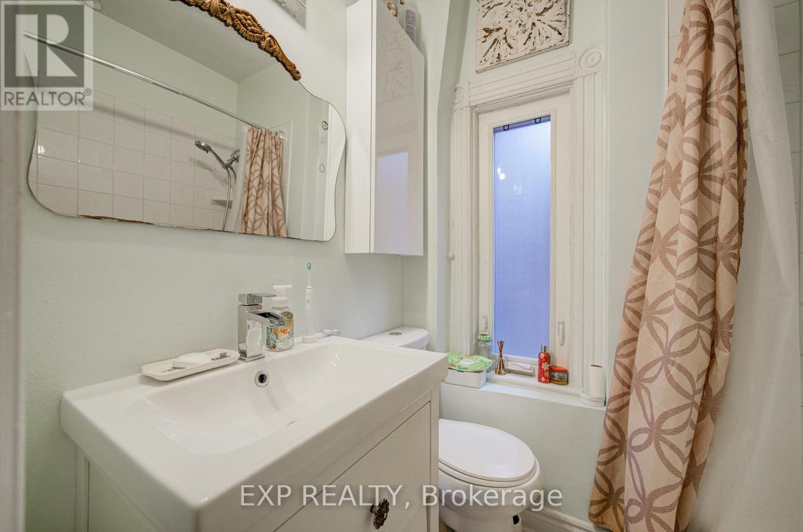 80 Uxbridge Avenue, Toronto, Ontario  M6N 2Y2 - Photo 17 - W12681684