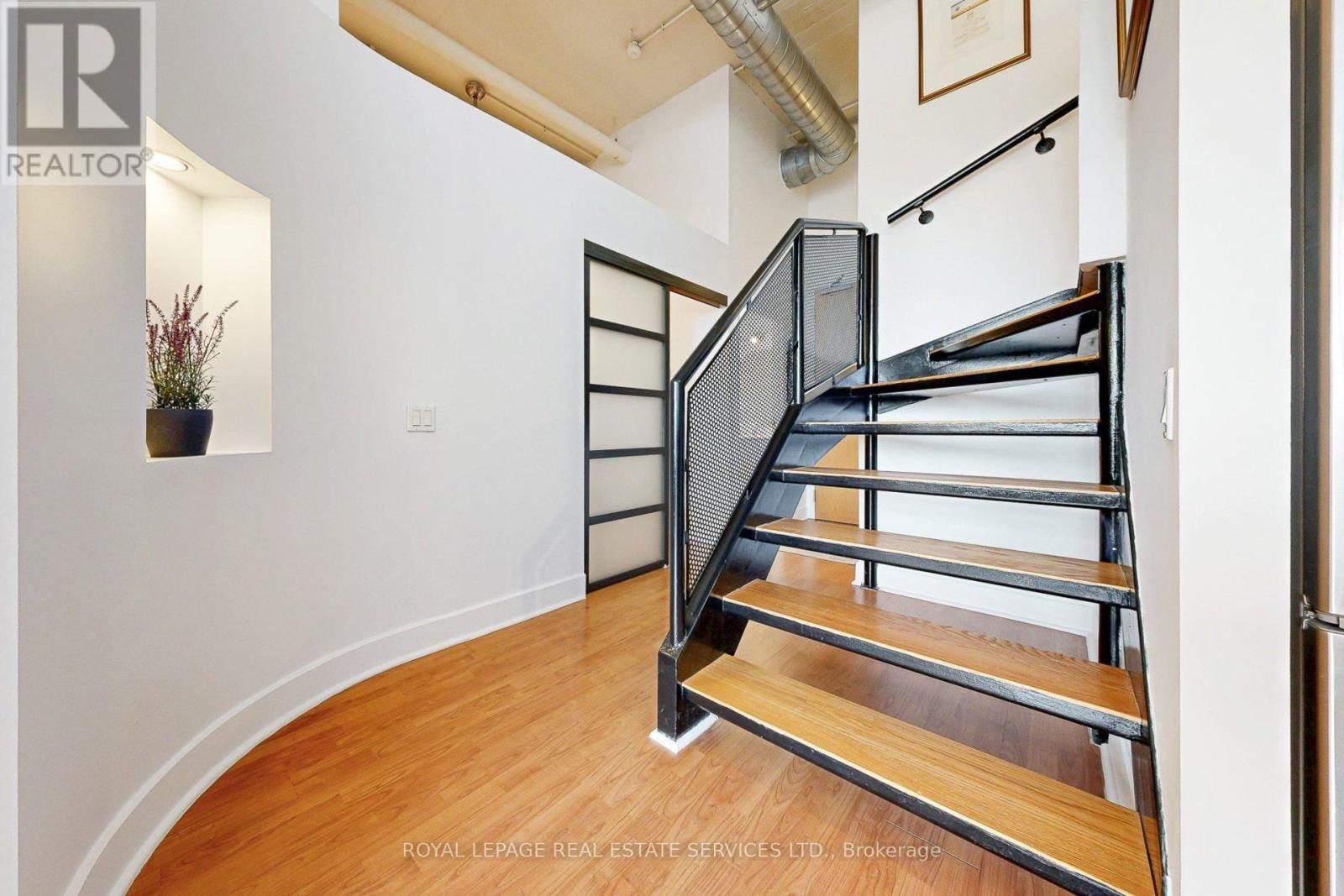 205 - 1001 Roselawn Avenue, Toronto, Ontario  M6B 4M4 - Photo 13 - W12697934