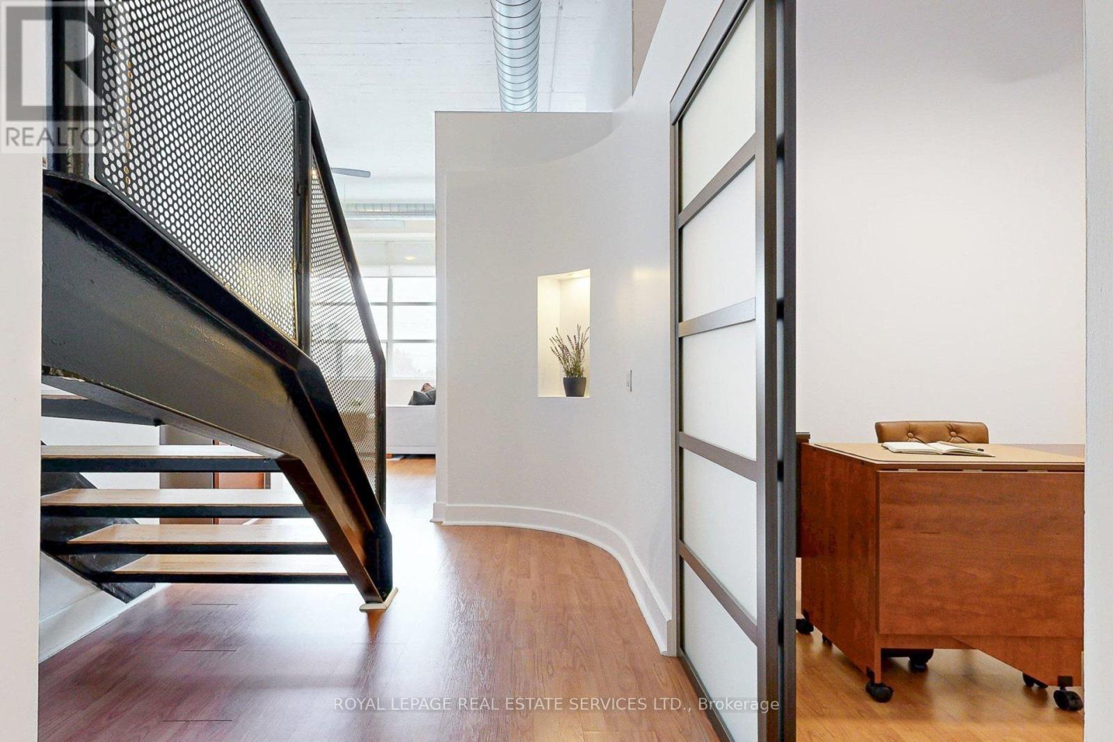 205 - 1001 Roselawn Avenue, Toronto, Ontario  M6B 4M4 - Photo 6 - W12697934