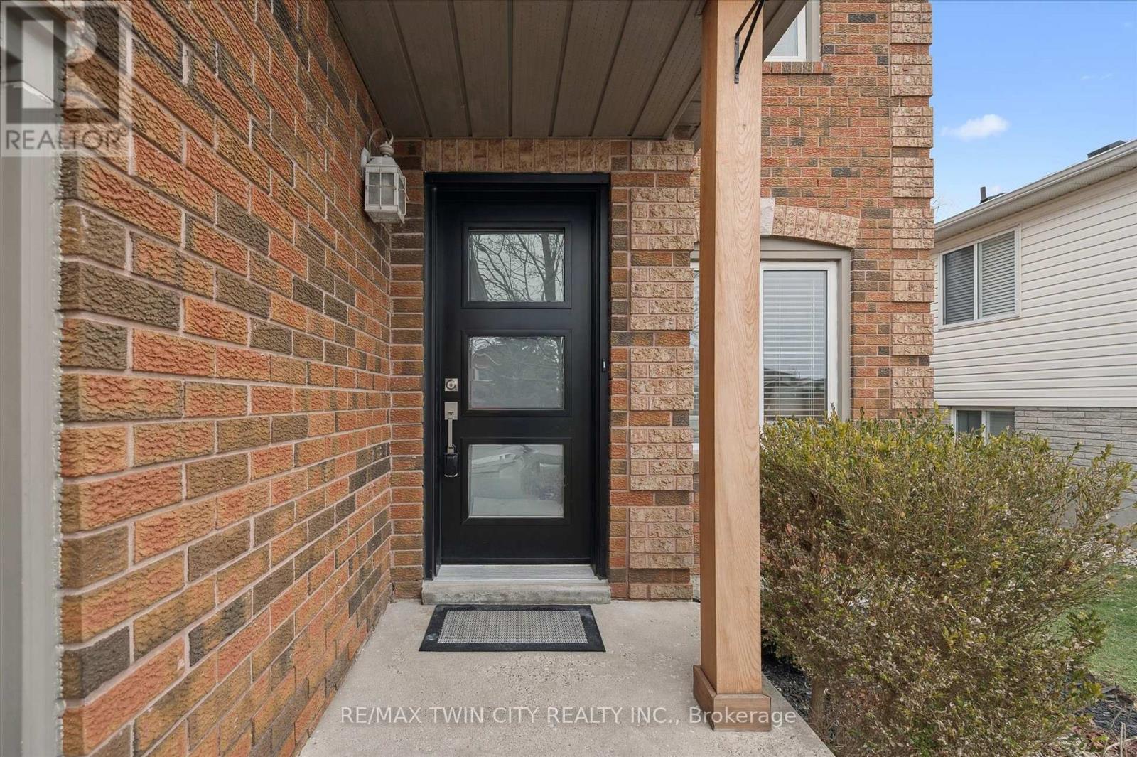 55 Enfield Drive, Cambridge, Ontario  N1P 1B5 - Photo 5 - X12697948