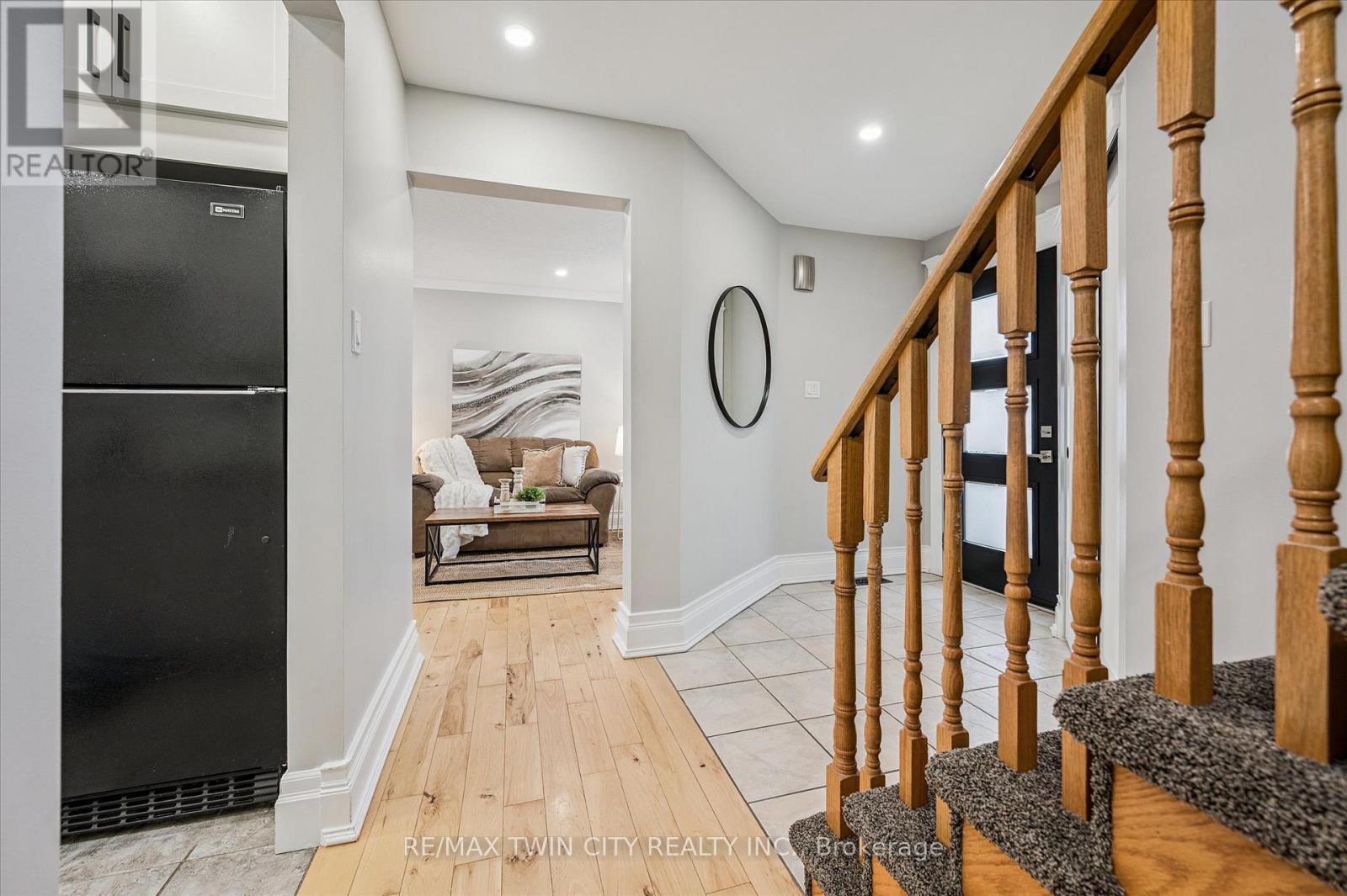 55 Enfield Drive, Cambridge, Ontario  N1P 1B5 - Photo 7 - X12697948