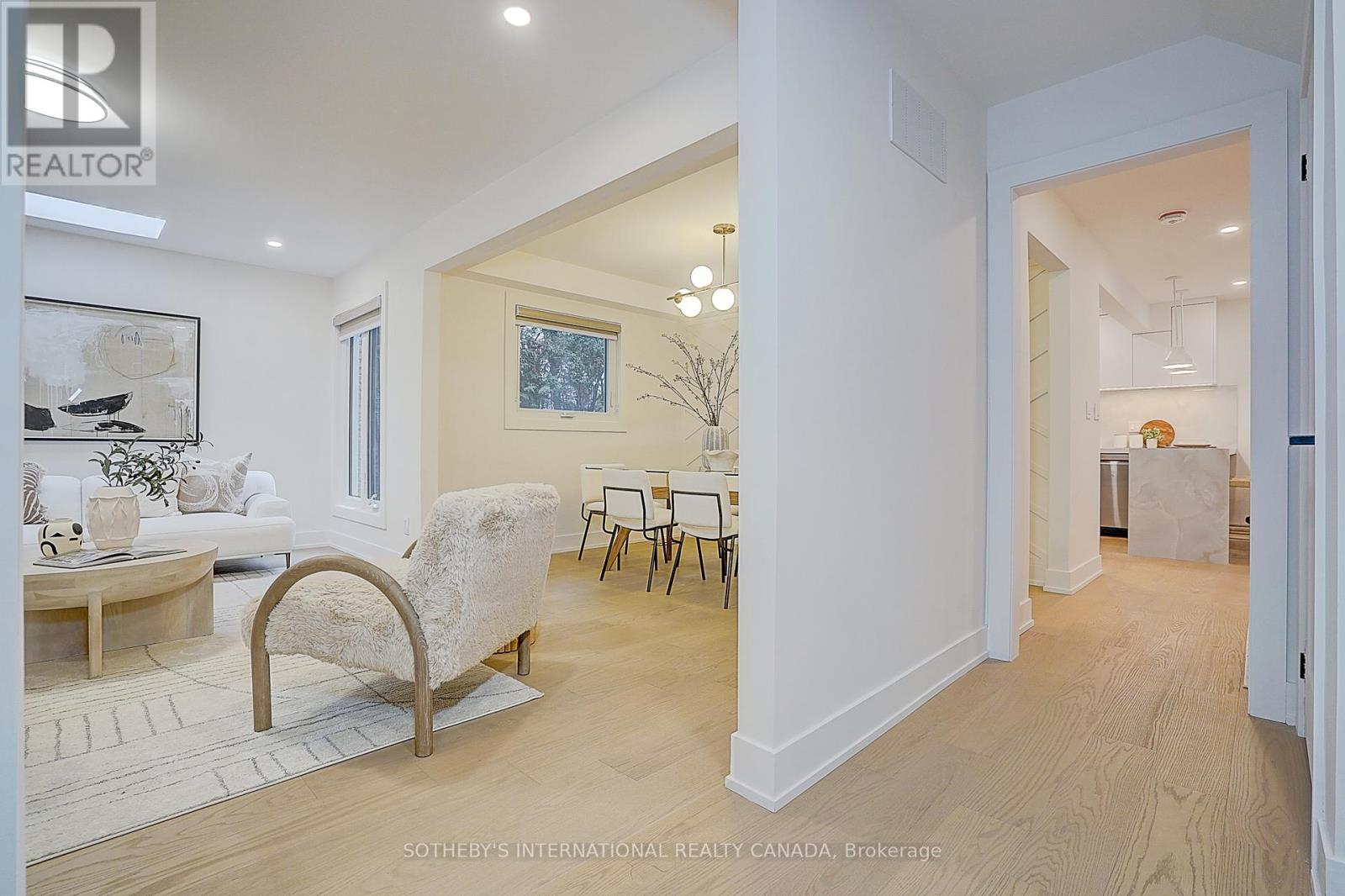 4 Dersingham Crescent, Markham, Ontario  L3T 4E7 - Photo 5 - N12694326