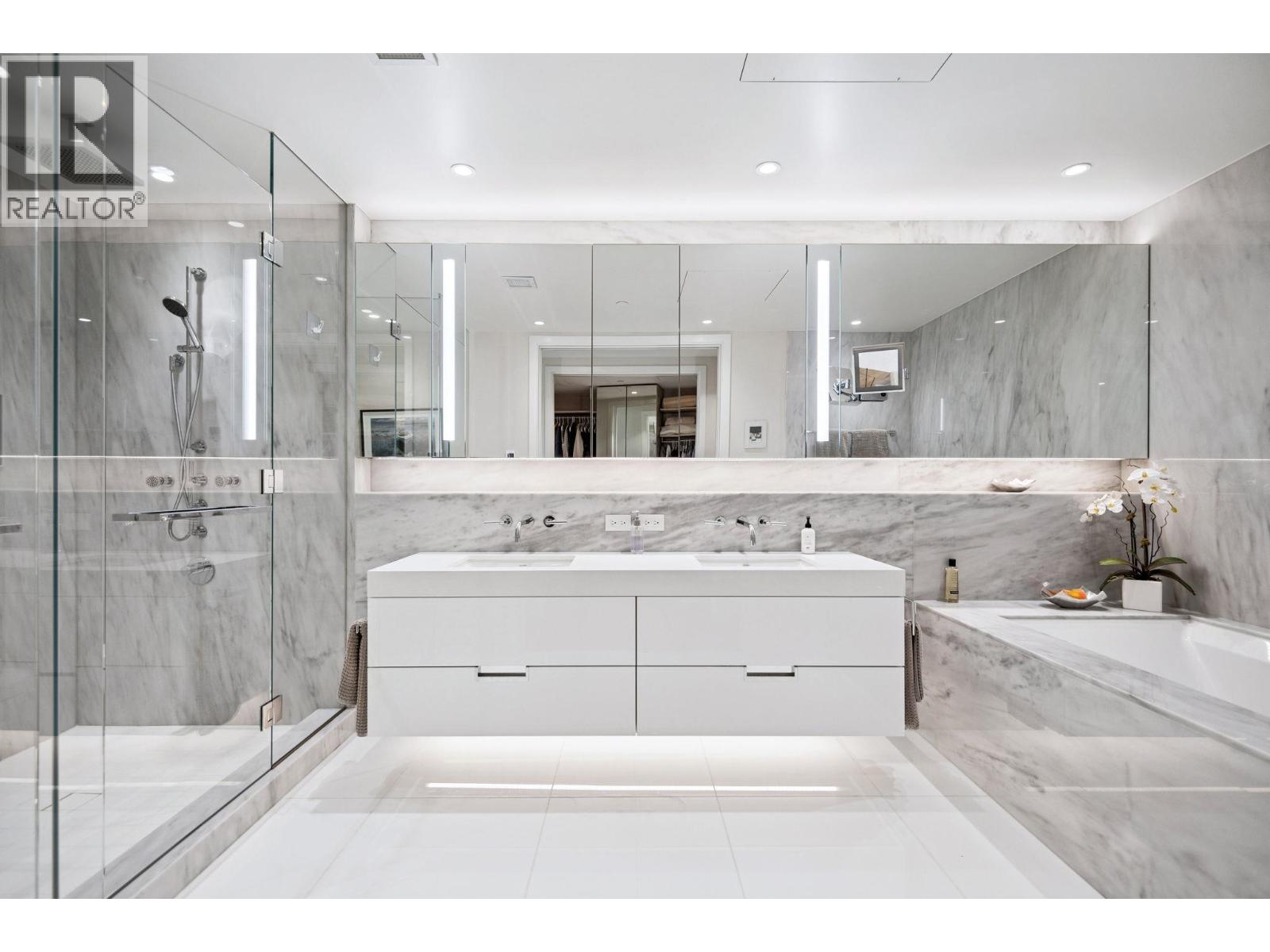 209 1355 Bellevue Avenue, West Vancouver, British Columbia V7T 0B4 - Photo 24 - R3079564