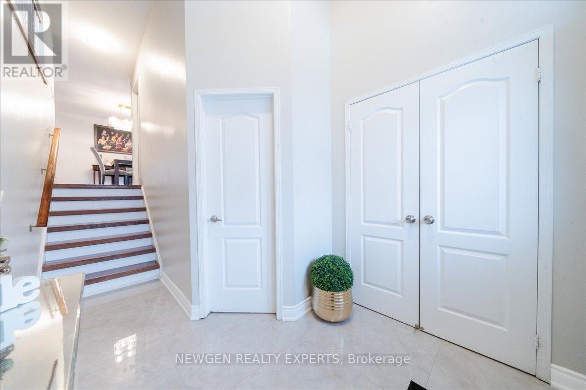 35 Rivendell Trail, Toronto, Ontario  M1X 2C2 - Photo 3 - E12697544