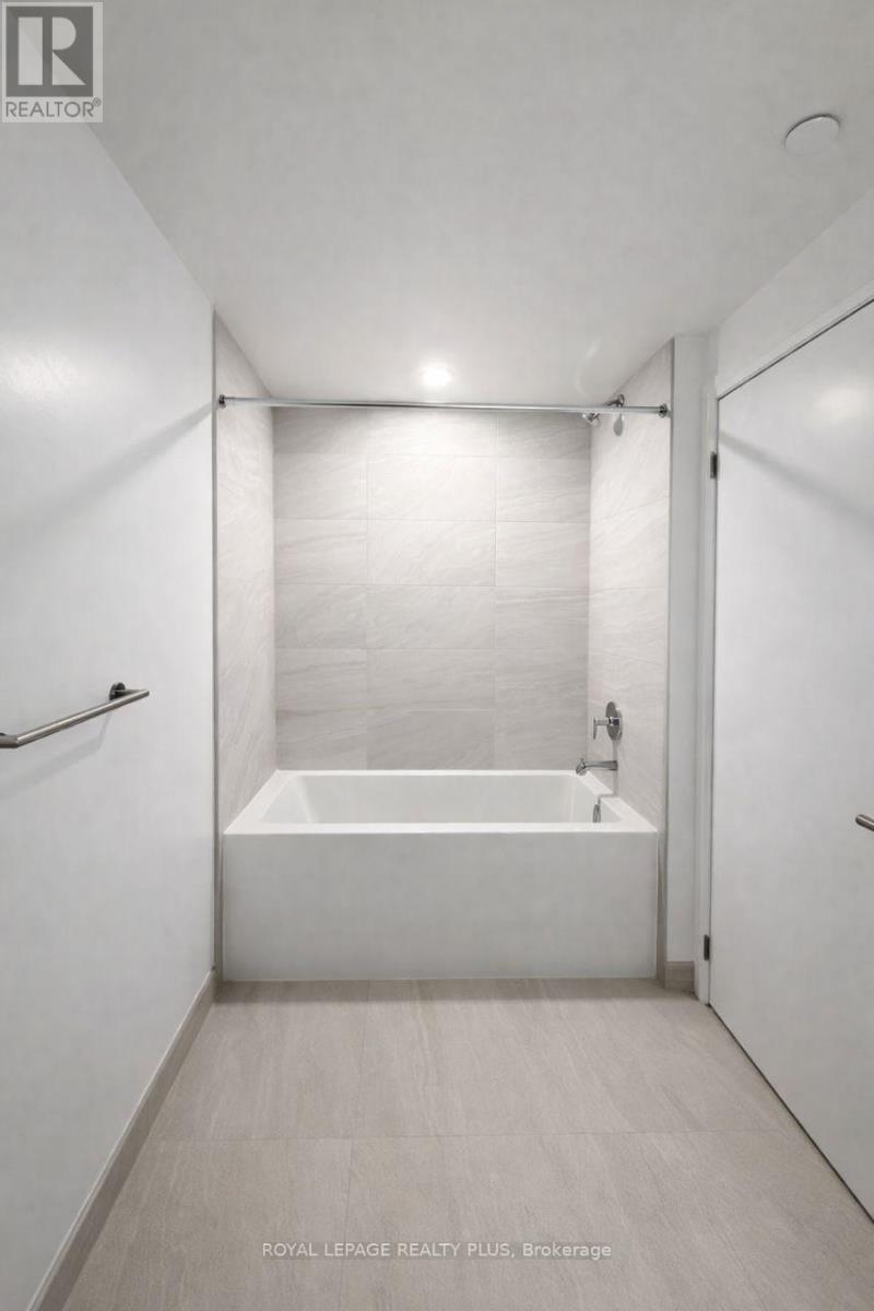 4411 - 4015 The Exchange, Mississauga, Ontario  L5B 0N9 - Photo 10 - W12696420