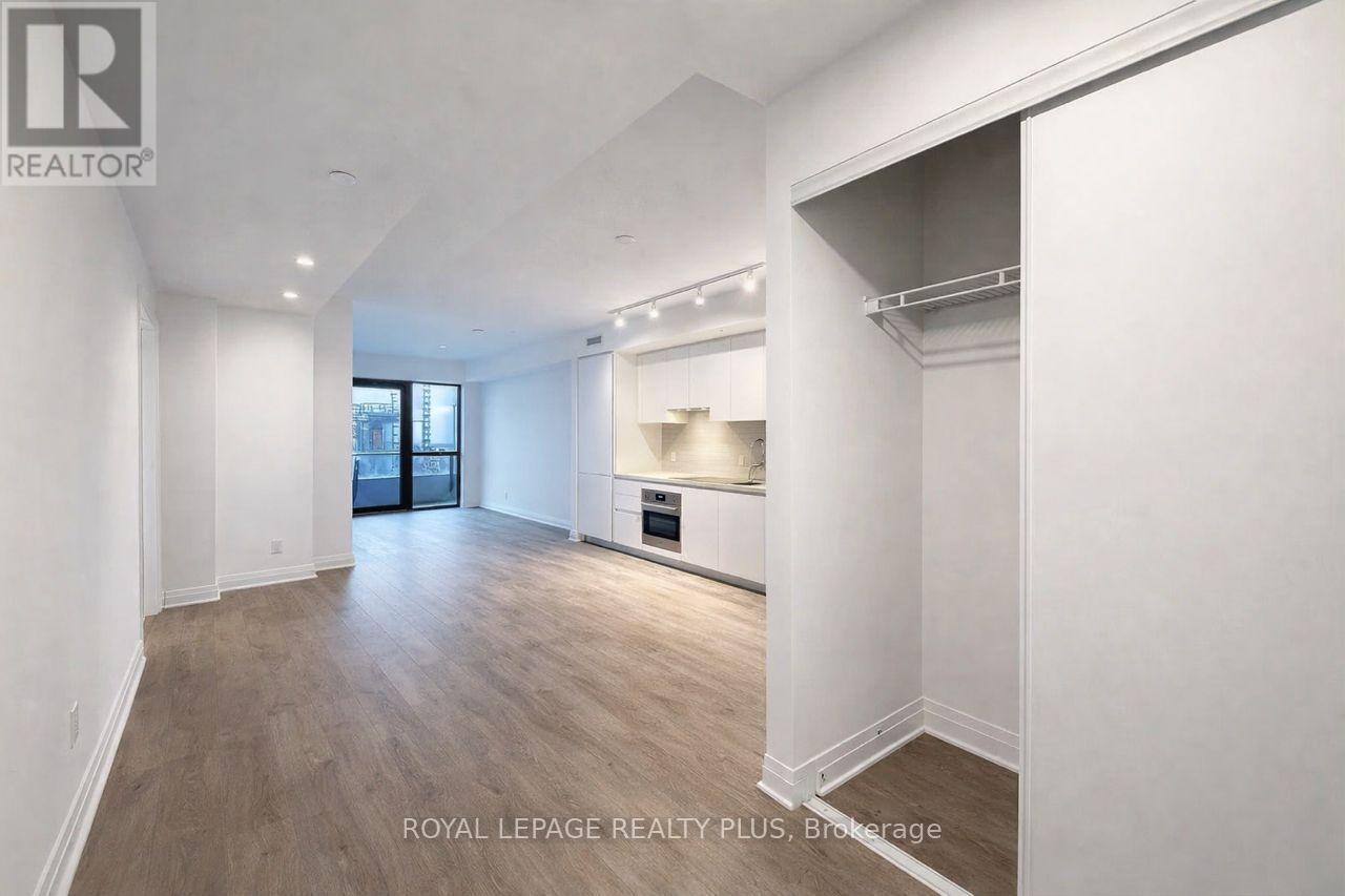 4411 - 4015 The Exchange, Mississauga, Ontario  L5B 0N9 - Photo 3 - W12696420