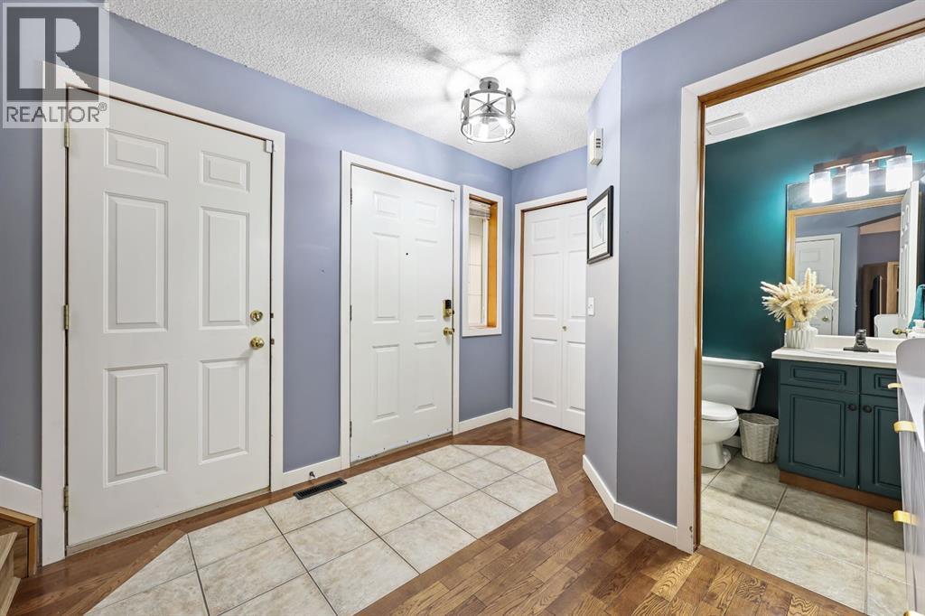 10 Big Springs Hill Se, Airdrie, Alberta  T4A 1N1 - Photo 3 - A2254507