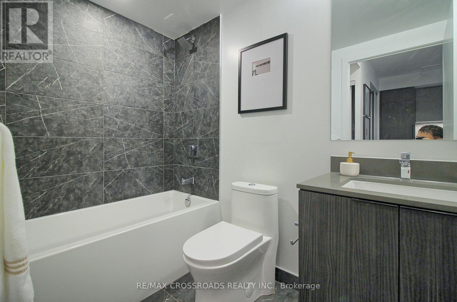 2302 - 82 Dalhousie Street, Toronto, Ontario  M5B 0C5 - Photo 9 - C12499814