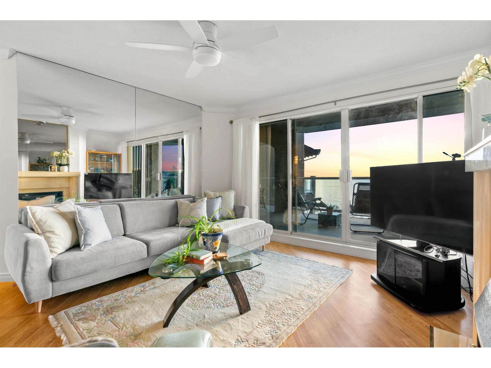 Listing Picture 5 of 28 : 402 15025 VICTORIA AVENUE, White Rock - 魯藝地產 Yvonne Lu Group - MLS Medallion Club Member