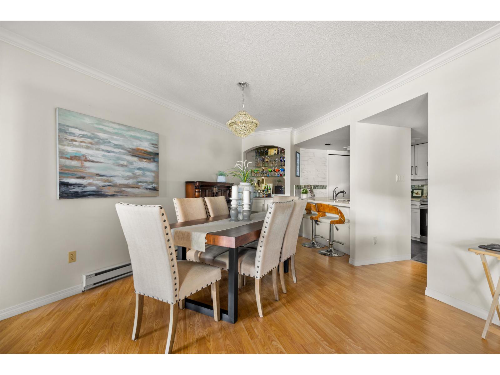 Listing Picture 6 of 28 : 402 15025 VICTORIA AVENUE, White Rock - 魯藝地產 Yvonne Lu Group - MLS Medallion Club Member