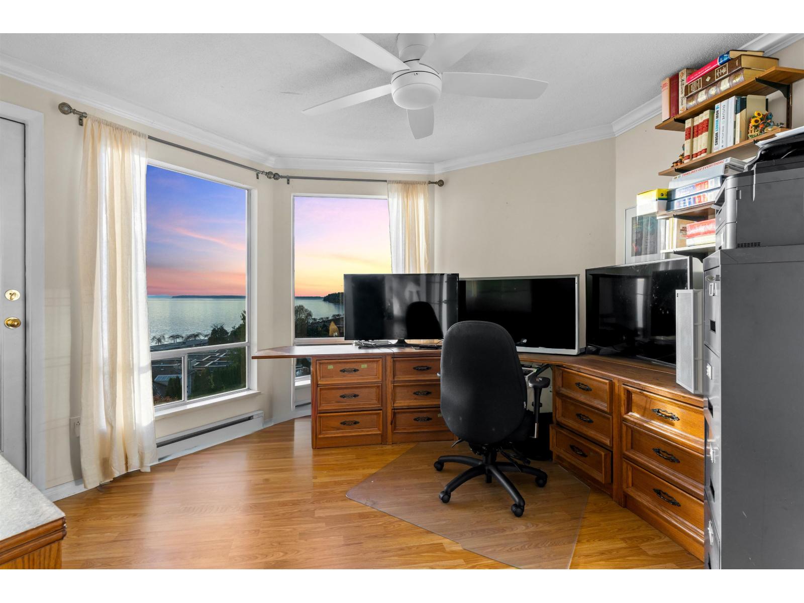 Listing Picture 16 of 28 : 402 15025 VICTORIA AVENUE, White Rock - 魯藝地產 Yvonne Lu Group - MLS Medallion Club Member