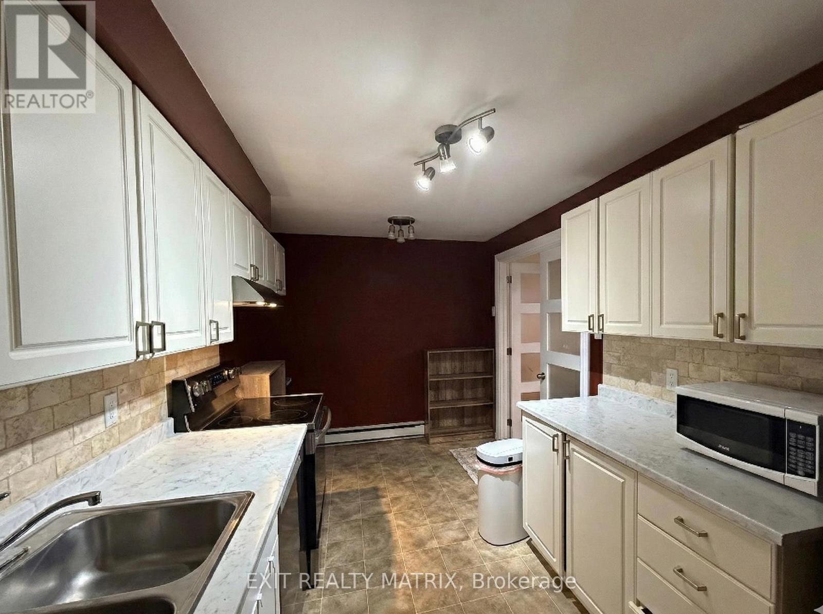 5b - 762 St. Andre Drive, Ottawa, Ontario  K1C 4S7 - Photo 9 - X12697968