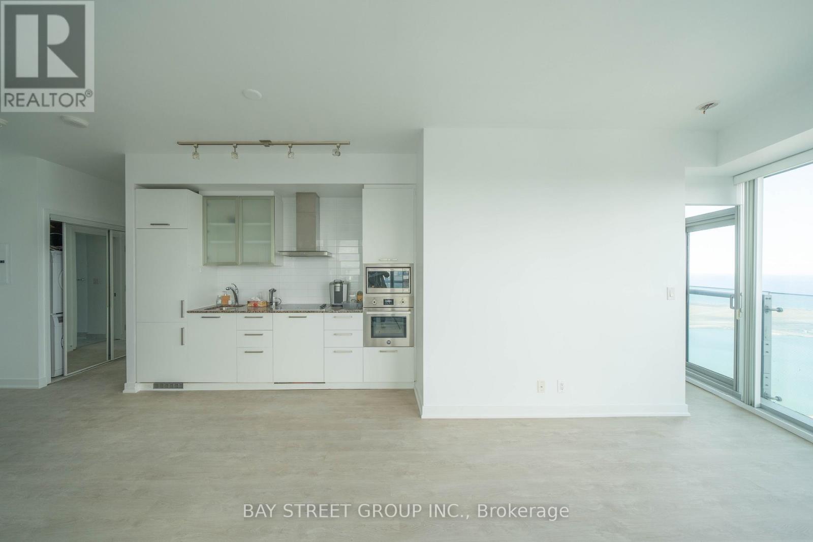 5607 - 12 York Street, Toronto (Waterfront Communities), Ontario  M5J 2Z2 - Photo 3 - C12697988