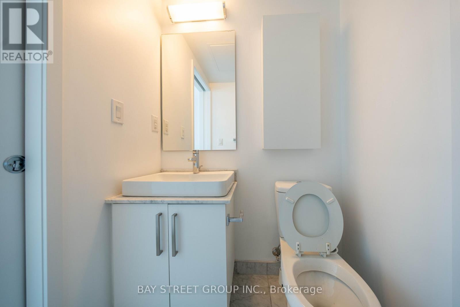 5607 - 12 York Street, Toronto (Waterfront Communities), Ontario  M5J 2Z2 - Photo 6 - C12697988