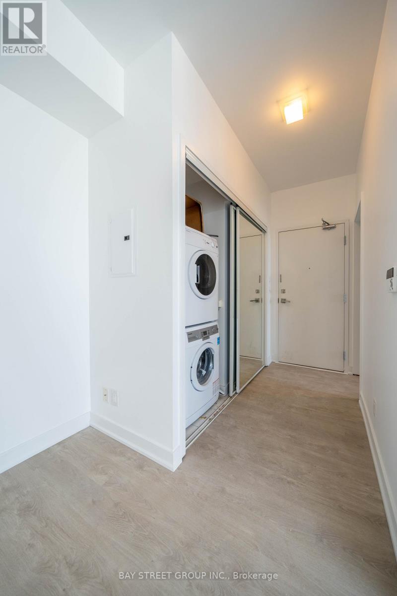 5607 - 12 York Street, Toronto (Waterfront Communities), Ontario  M5J 2Z2 - Photo 8 - C12697988