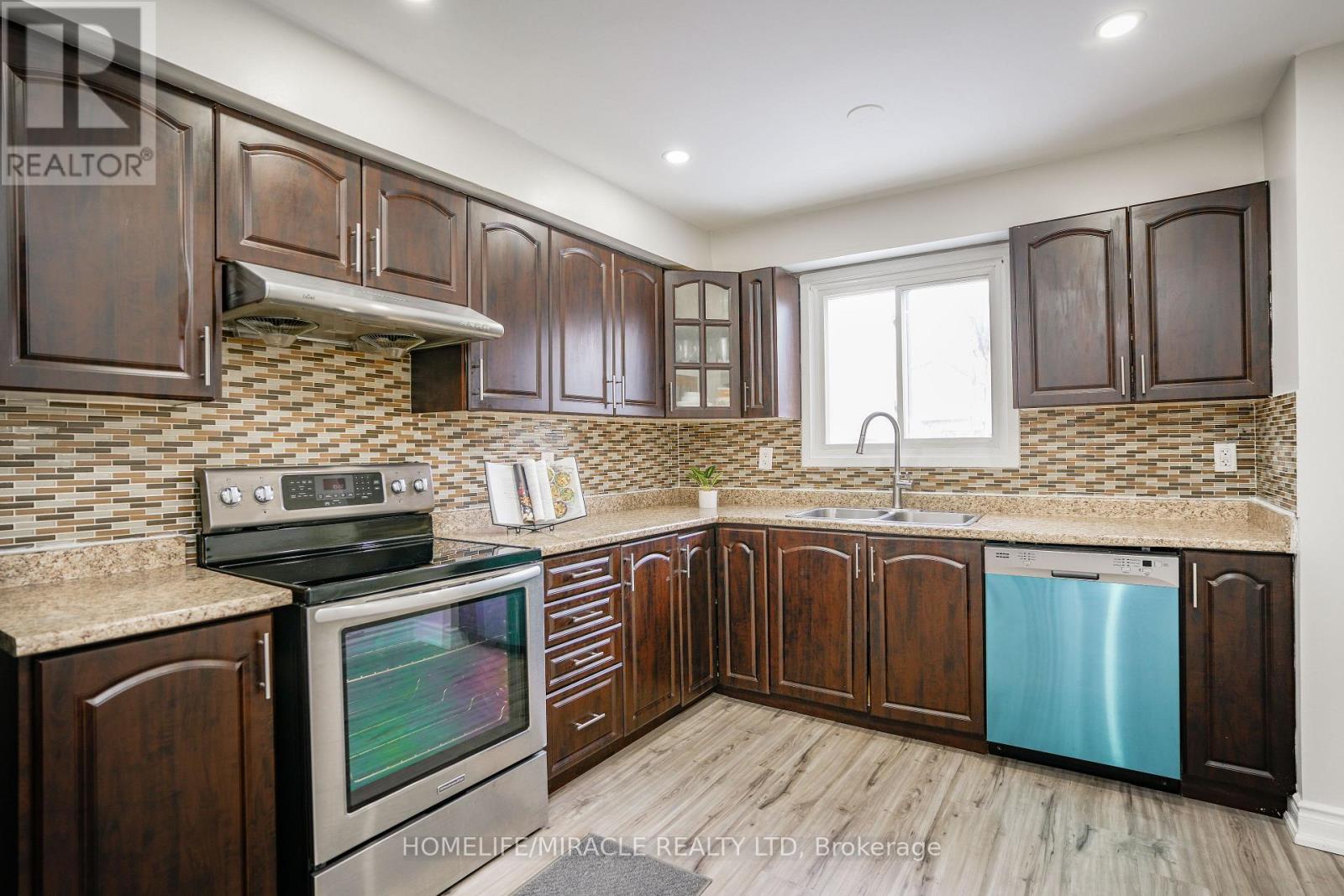 15 Heatherside Court, Brampton, Ontario  L6S 1N9 - Photo 12 - W12697972