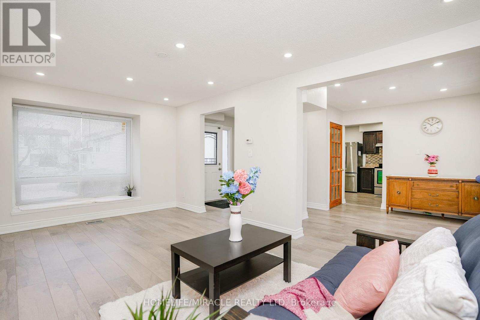 15 Heatherside Court, Brampton, Ontario  L6S 1N9 - Photo 2 - W12697972