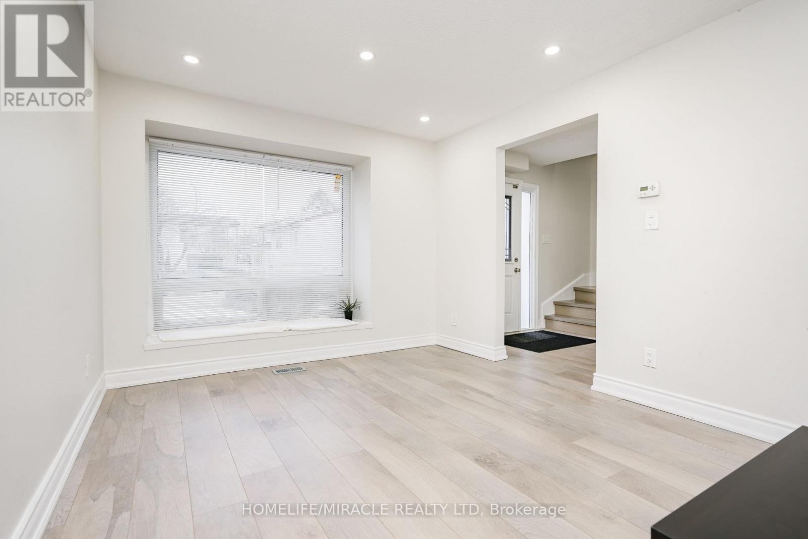 15 Heatherside Court, Brampton, Ontario  L6S 1N9 - Photo 5 - W12697972