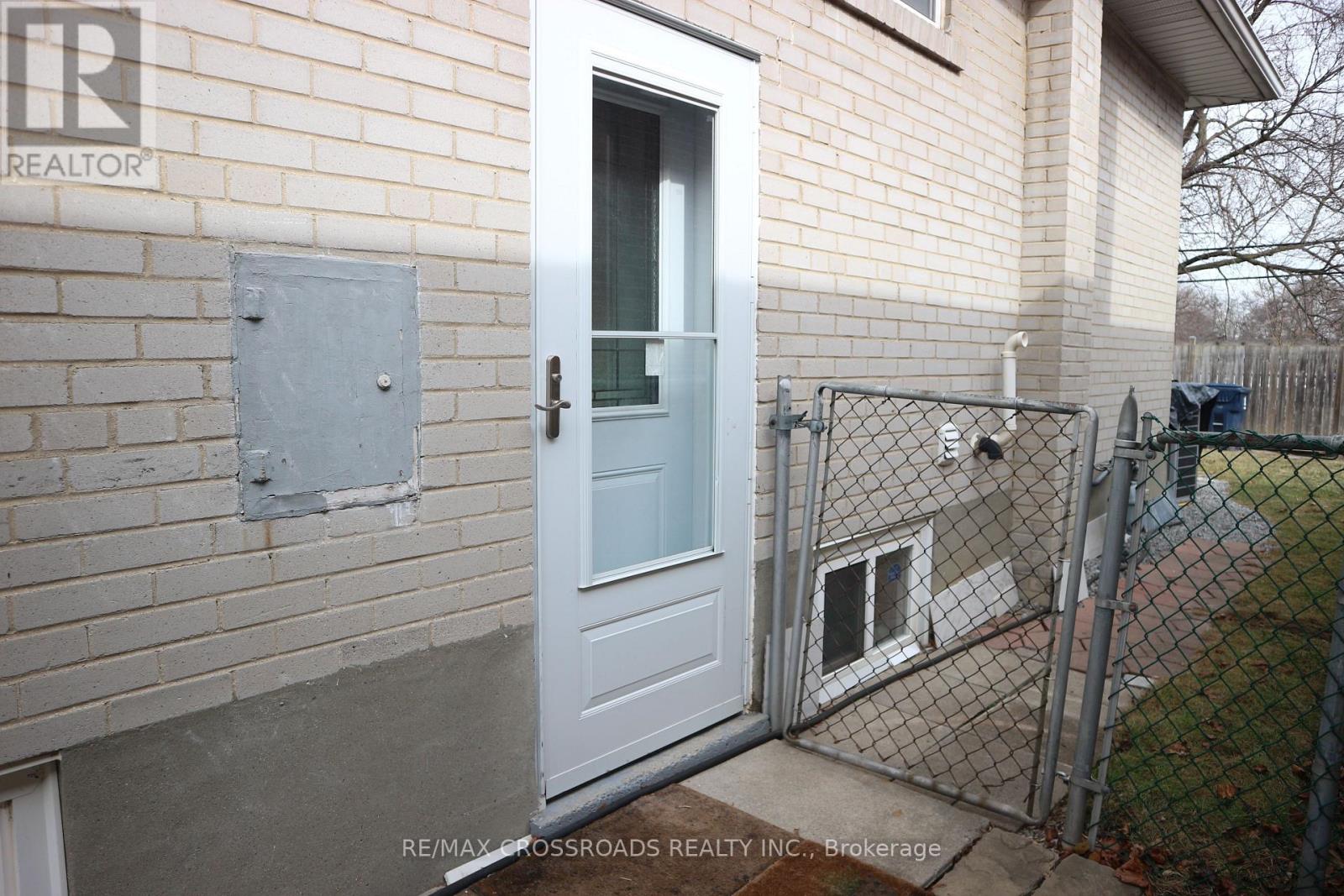 B1 - 11 Bankfield Drive, Toronto, Ontario  M9V 2P5 - Photo 2 - W12697992