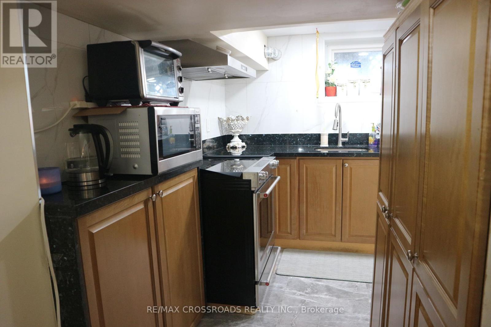 B1 - 11 Bankfield Drive, Toronto, Ontario  M9V 2P5 - Photo 8 - W12697992