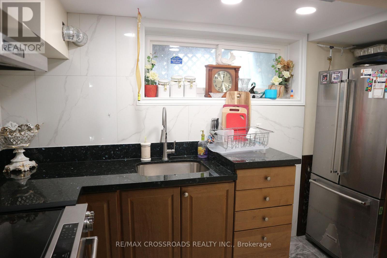 B1 - 11 Bankfield Drive, Toronto, Ontario  M9V 2P5 - Photo 9 - W12697992