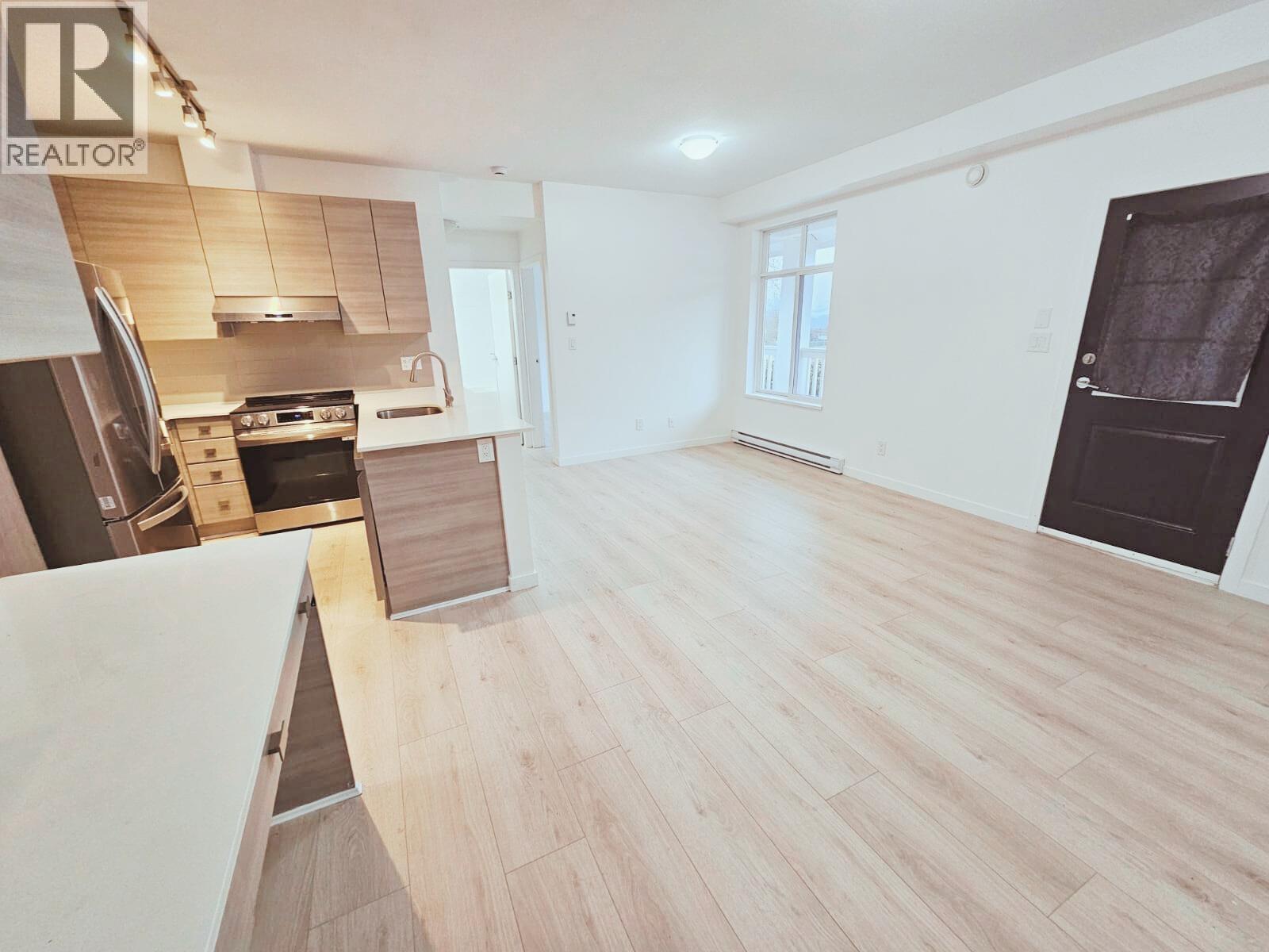 32 6965 HASTINGS STREET, Burnaby, British Columbia