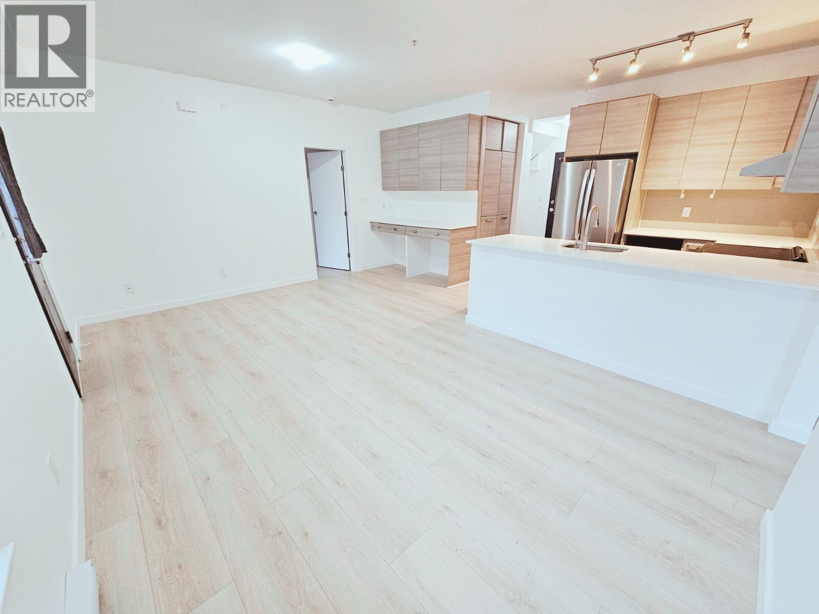 32 6965 Hastings Street, Burnaby, British Columbia  V5B 1S9 - Photo 2 - R3079536