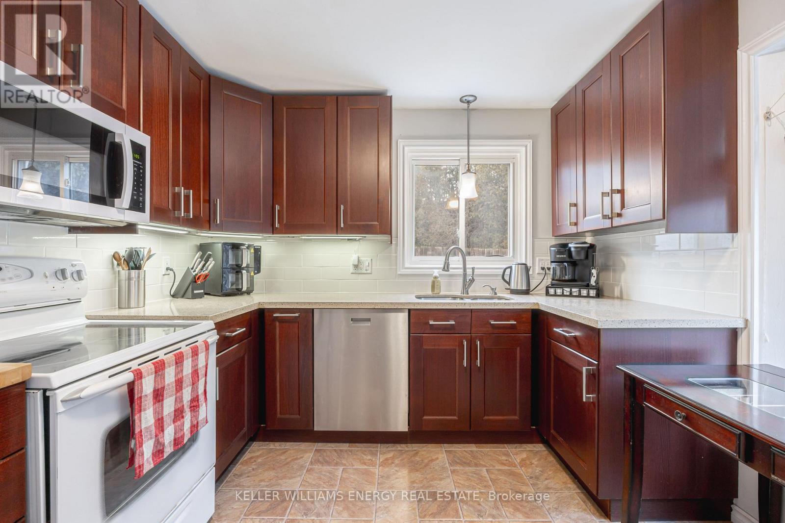 17 Barrow Court, Whitby, Ontario  L1P 1E4 - Photo 12 - E12597406