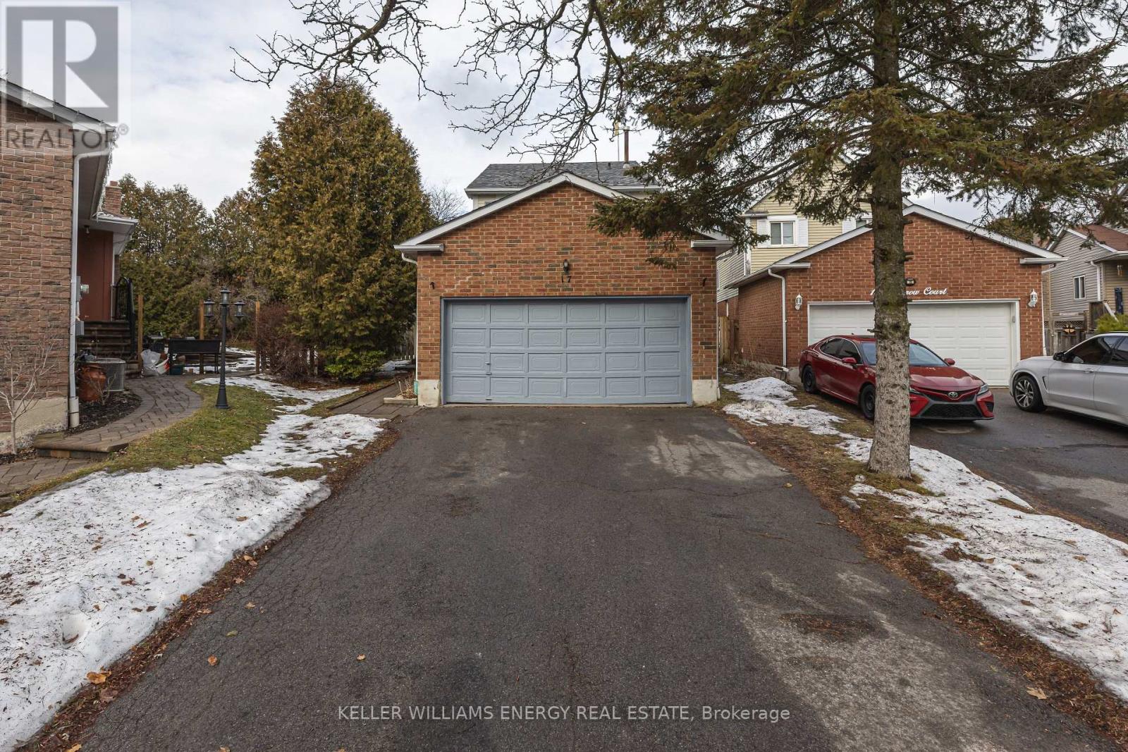 17 Barrow Court, Whitby, Ontario  L1P 1E4 - Photo 2 - E12597406