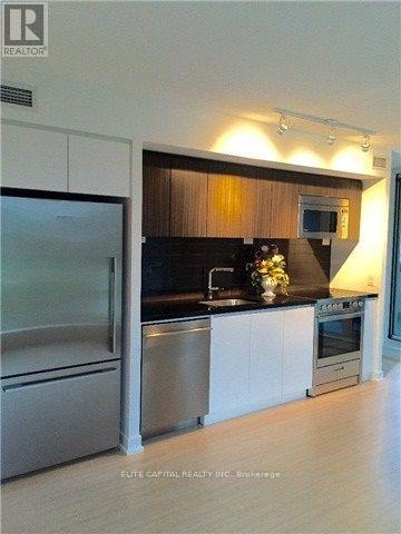 907 - 85 Queens Wharf Road, Toronto, Ontario  M5V 0J9 - Photo 2 - C12698014