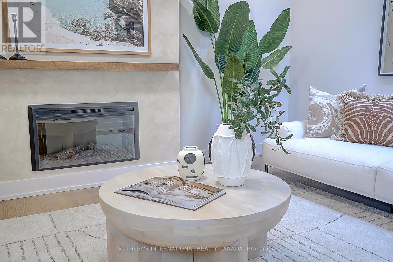 4 Dersingham Crescent, Markham, Ontario  L3T 4E7 - Photo 13 - N12698026