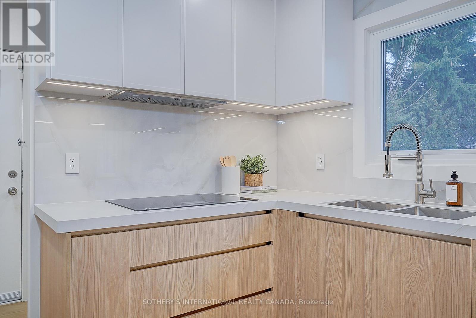 4 Dersingham Crescent, Markham, Ontario  L3T 4E7 - Photo 23 - N12698026