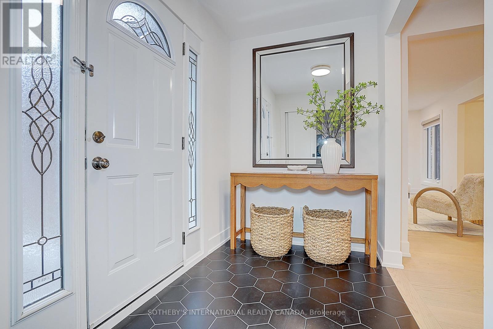 4 Dersingham Crescent, Markham, Ontario  L3T 4E7 - Photo 3 - N12698026