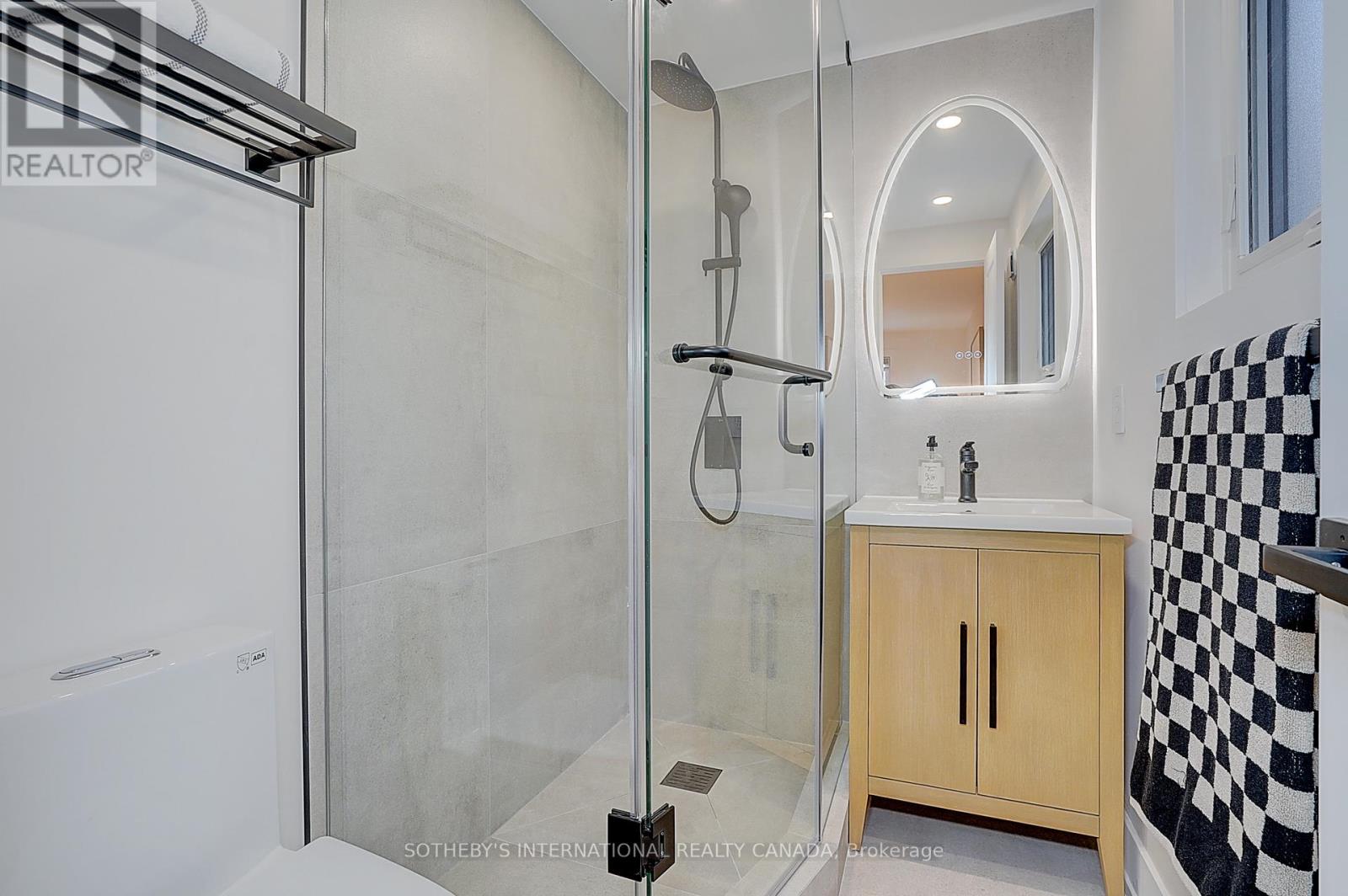 4 Dersingham Crescent, Markham, Ontario  L3T 4E7 - Photo 31 - N12698026