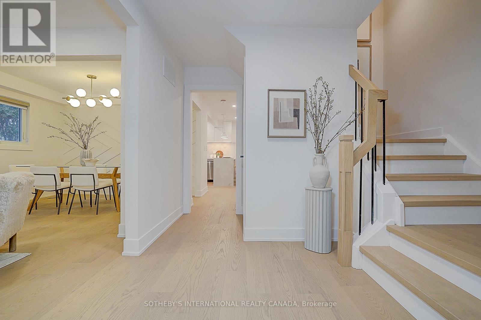 4 Dersingham Crescent, Markham, Ontario  L3T 4E7 - Photo 5 - N12698026