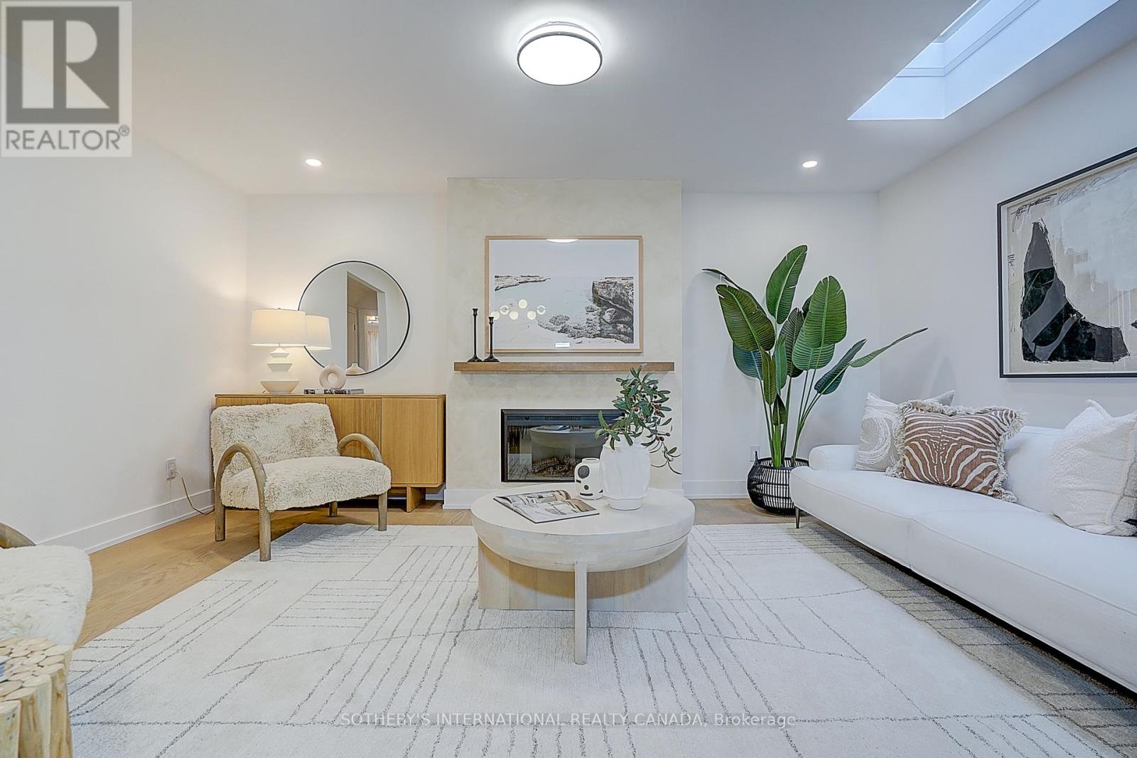 4 Dersingham Crescent, Markham, Ontario  L3T 4E7 - Photo 7 - N12698026