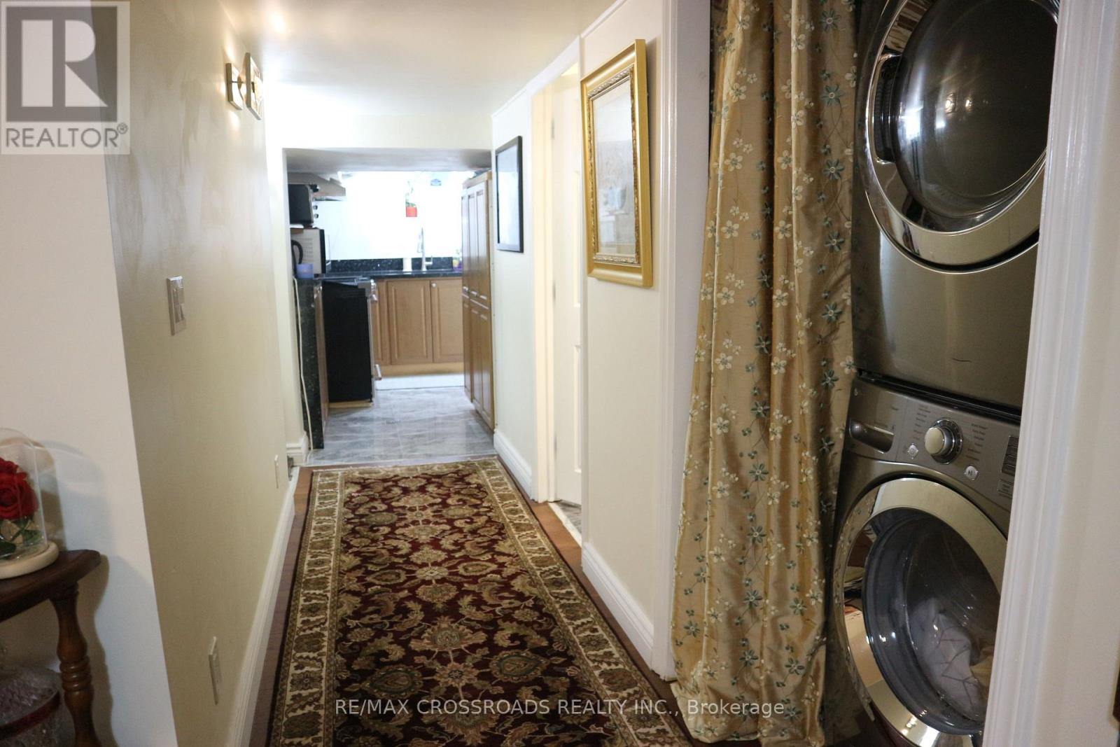 B2 - 11 Bankfield Drive, Toronto, Ontario  M9V 2P5 - Photo 6 - W12698006