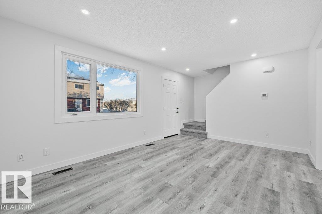 72 Habitat Cr Nw, Edmonton, Alberta  T5A 2X7 - Photo 4 - E4470075