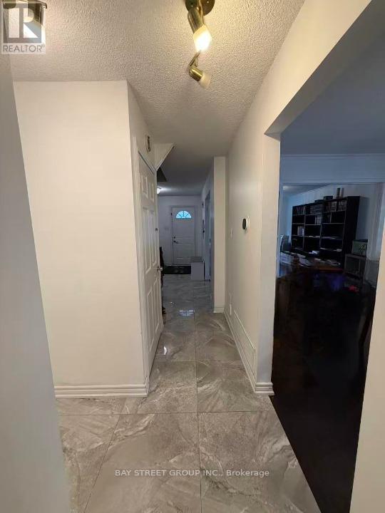 33 Winborne Road, Vaughan, Ontario  L4J 2R8 - Photo 12 - N12632882