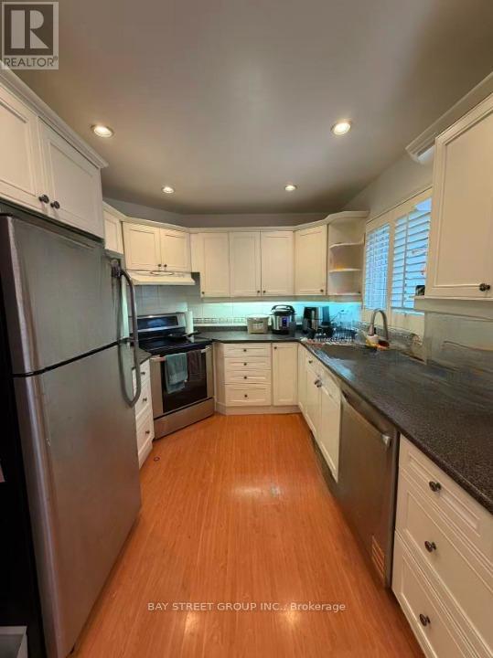 33 Winborne Road, Vaughan, Ontario  L4J 2R8 - Photo 4 - N12632882