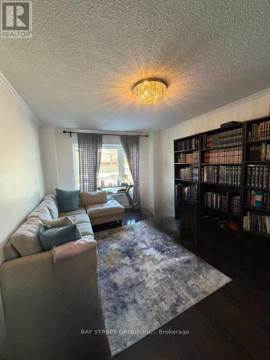 33 Winborne Road, Vaughan, Ontario  L4J 2R8 - Photo 2 - N12632882