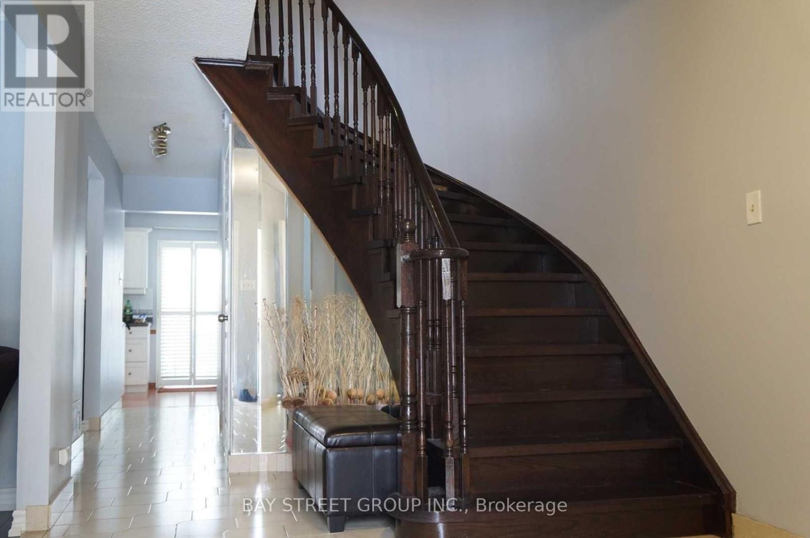 33 Winborne Road, Vaughan, Ontario  L4J 2R8 - Photo 7 - N12632882